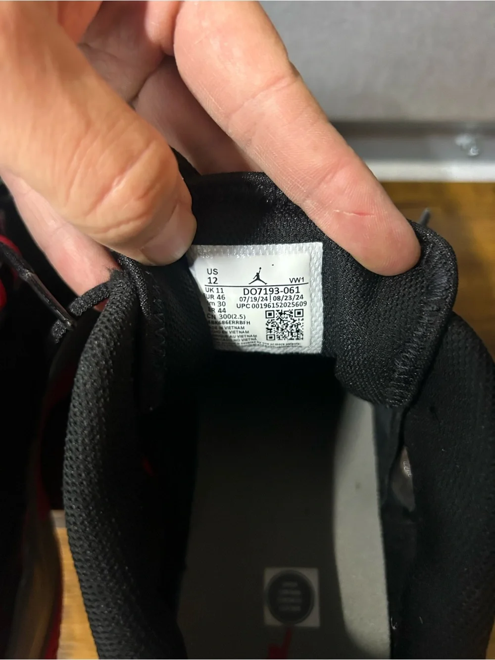 Jordan Kids Low-Top Sneakers in Black and Red